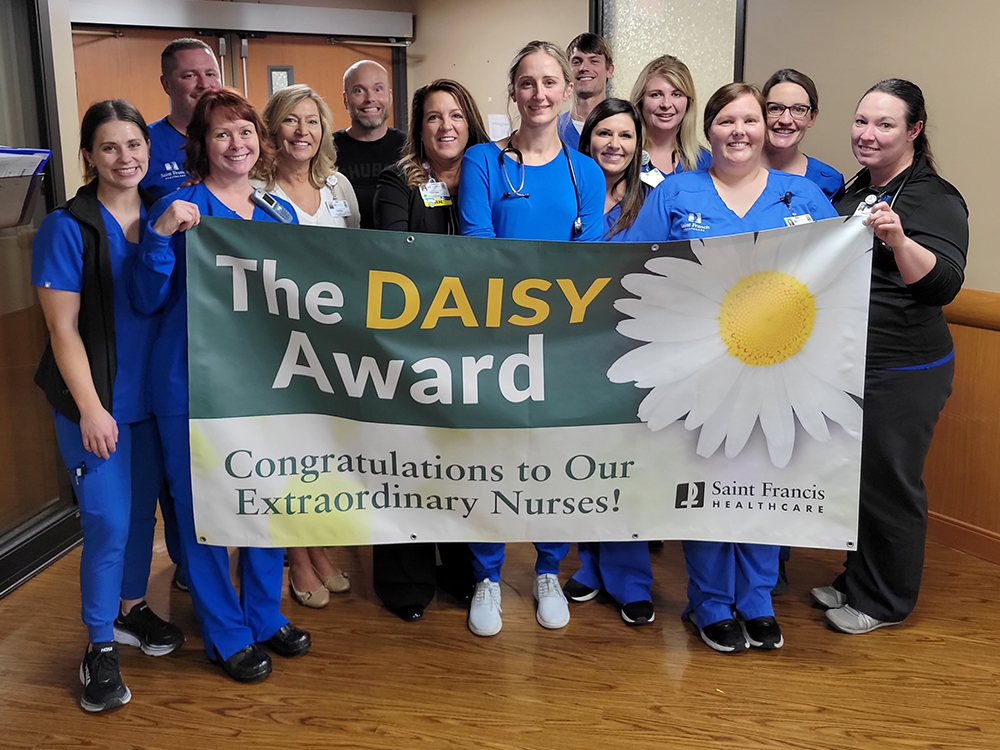 Kalyn Thurman, RN accepts a 2022 Daisy Award