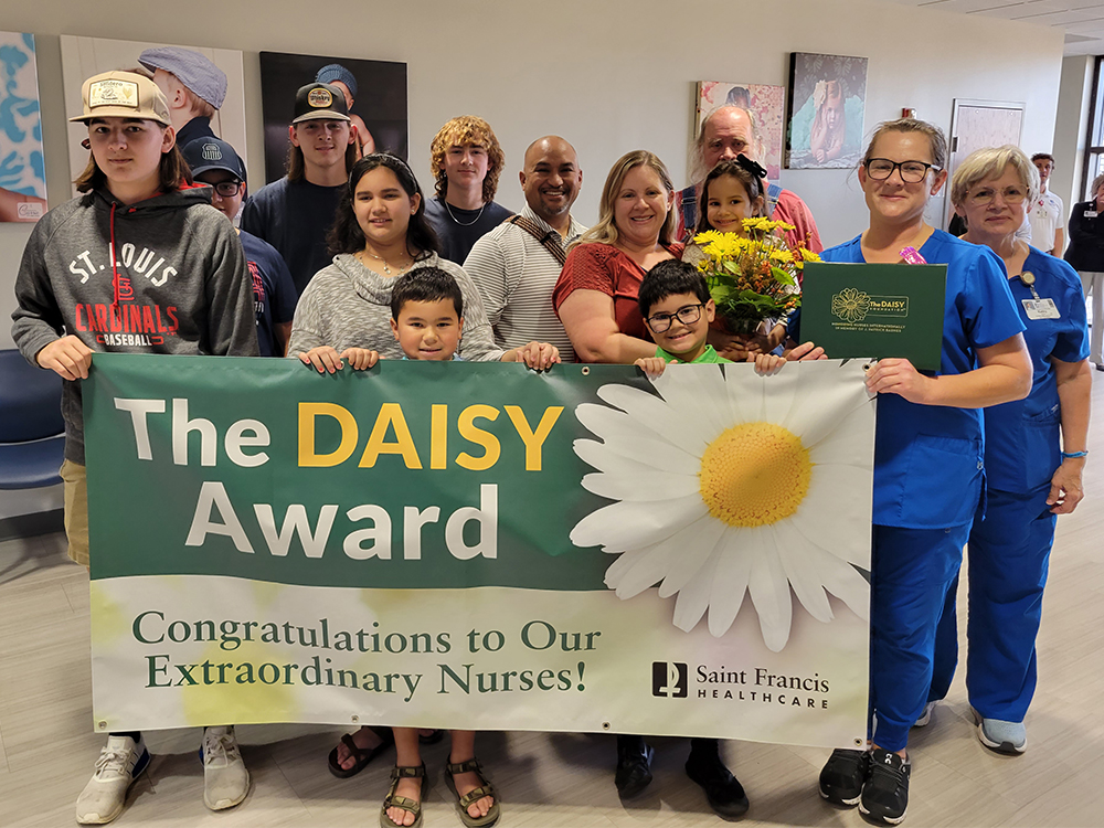 Sarah Beattie, RN accepts a 2022 Daisy Award