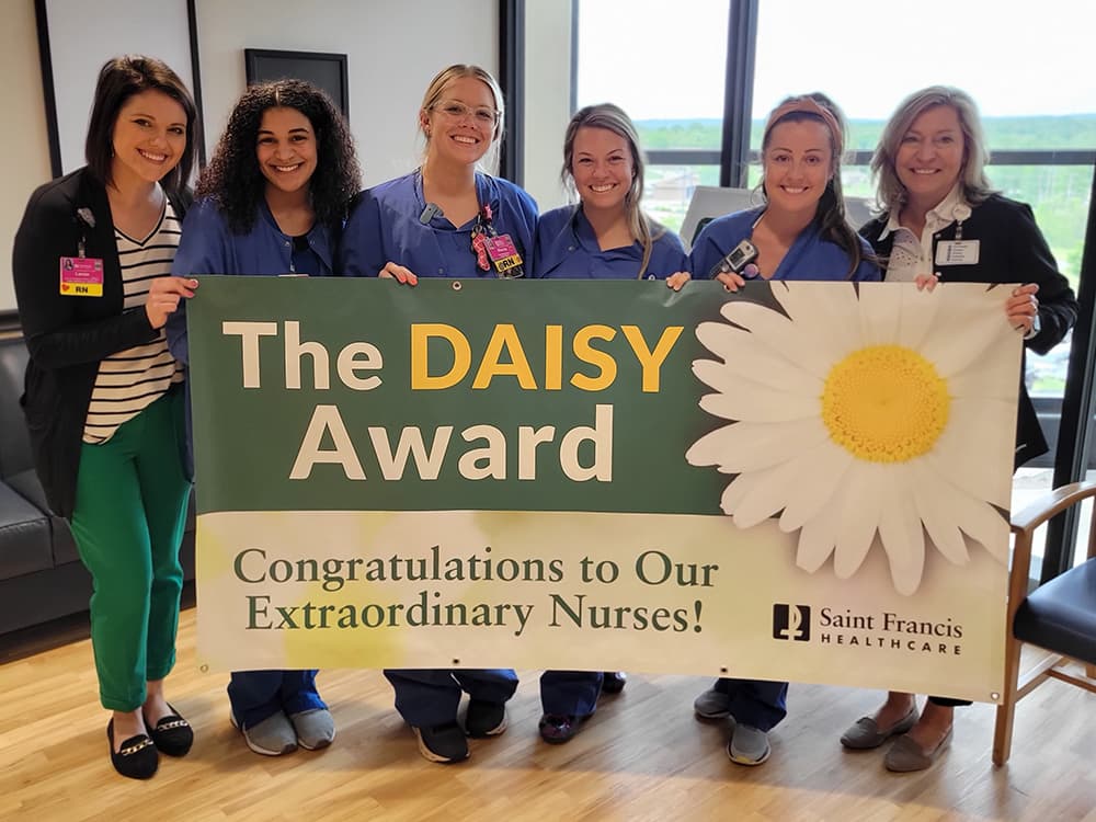 Taylor Noe, RN, Labor and Delivery Nurse at Saint Francis Family BirthPlace, receives a DAISY Award.